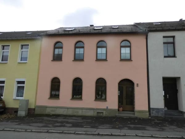 Immobilie in Treuen - Saniertes und schnell beziehbares 1-2-Familienhaus mit moderner Haustechnik und Nebengelass in ruhiger Stadtlage von Treuen zu verkaufen! - Bild 1