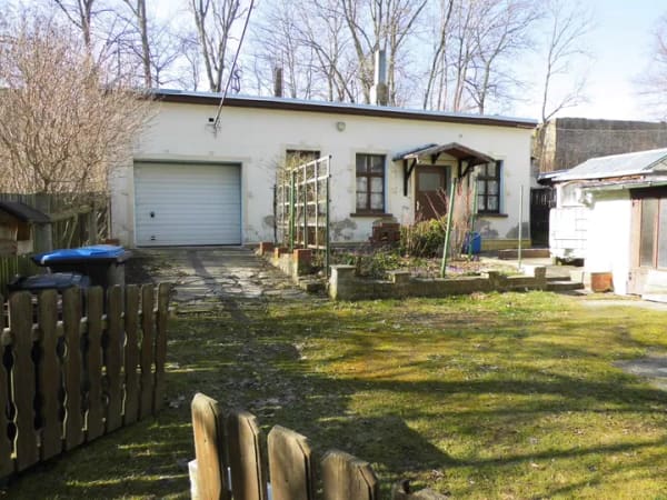 Immobilie in Netzschkau - Größtenteils saniertes 3-Familienhaus mit Grundstück, Garage und Nebengebäude in ruhiger Stadtlage von Netzschkau zu verkaufen! - Bild 2