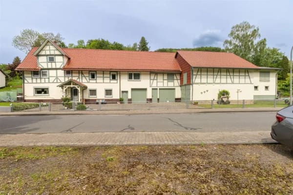 Immobilie in Meinhard - Ihr Rückzugsort in gutem Zustand am Ortsrand: Charmantes Wohnhaus mit Nebengebäude - Bild 0