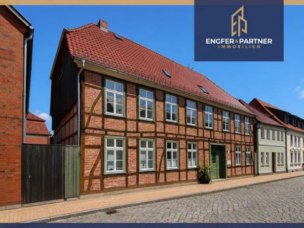 Immobilie in Bernitt - Denkmalgeschütztes Mehrfamilienhaus im Zentrum von Bützow - Bild 0