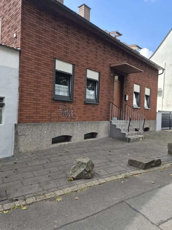 Immobilie in Castrop-Rauxel - Solides, geräumiges Generationen 2-F.-Haus auf gr. GS. in Sackgassenlage , Garagen, zentrales Umfeld - Bild 0