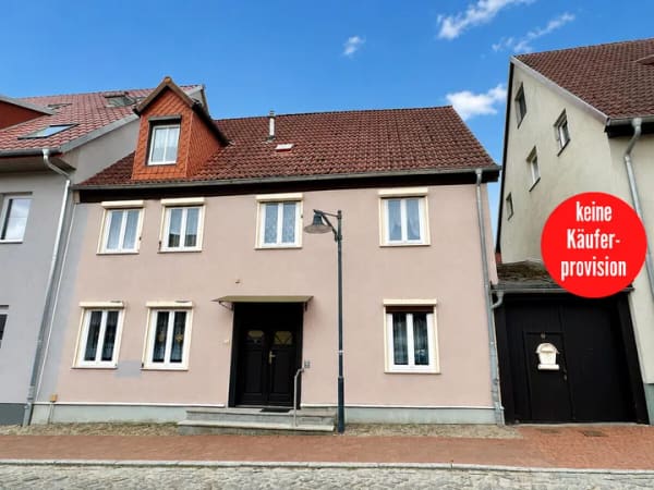 Immobilie in Burg Stargard - HORN IMMOBILIEN ++ Reihenmittelhaus in Burg Stargard, zentrale Lage - Bild 0