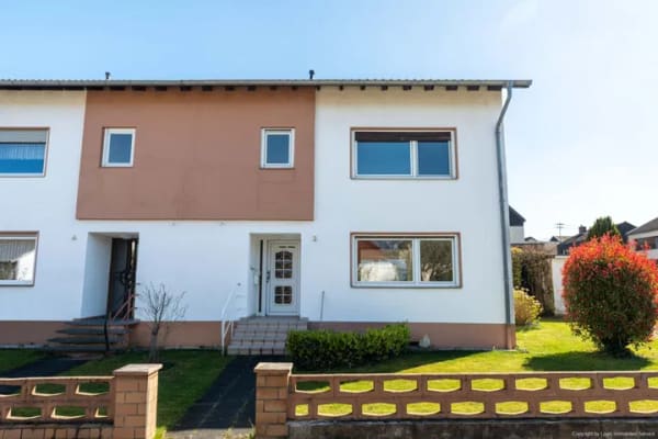 Immobilie in Landau an der Isar - Natur pur! Großzügiges Einfamilienhaus mit Einliegerwohnung in Landau an der Isar - Bild 2