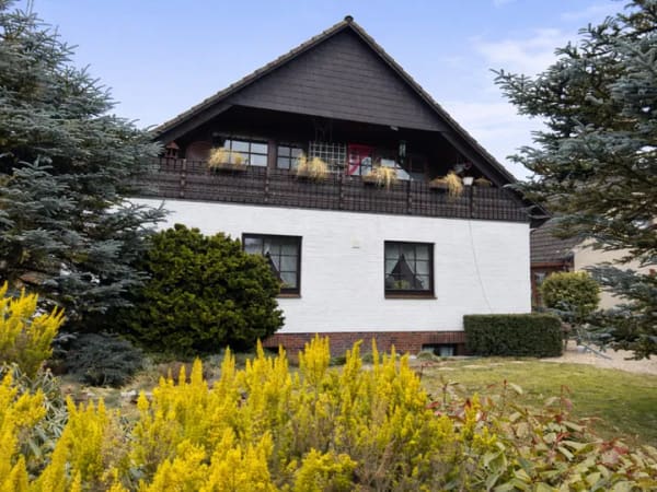 Immobilie in Trittau - Einfamilienhaus mit ca. 325 m² Wohn- und Nutzfläche in ruhiger Wohnlage von Trittau - Bild 1