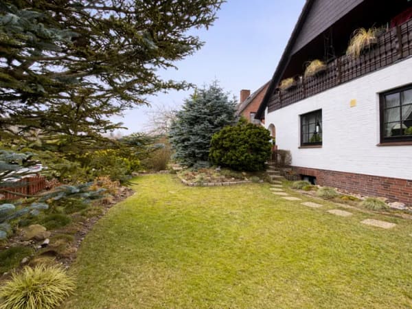 Immobilie in Trittau - Einfamilienhaus mit ca. 325 m² Wohn- und Nutzfläche in ruhiger Wohnlage von Trittau - Bild 2