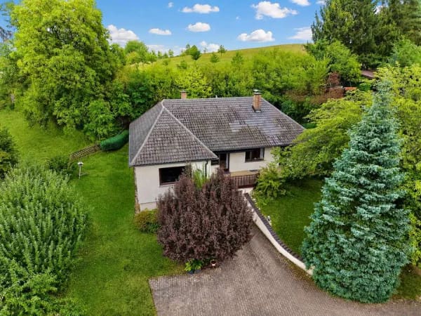 Immobilie in Lisberg - Toller Bungalow mit Garten und traumhaften Fernblick in Lisberg - Bild 0