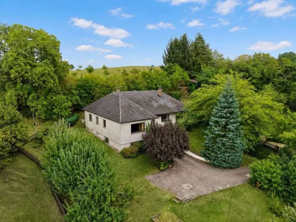Immobilie in Lisberg - Toller Bungalow mit Garten und traumhaften Fernblick in Lisberg - Bild 1