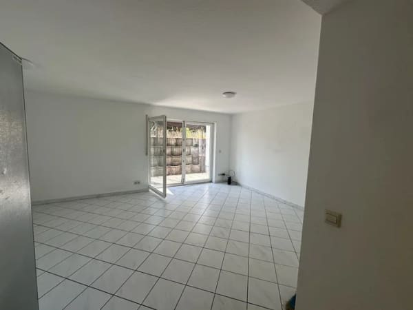 Immobilie in Walldorf - Walldorf, 2,5 ZKB, sehr helle Souterrain-Whg, Terrasse, 2 StPl, Lucas-Cranach 37 FREI, keine K-Prov - Bild 2