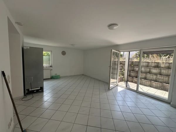 Immobilie in Walldorf - Walldorf, 2,5 ZKB, sehr helle Souterrain-Whg, Terrasse, 2 StPl, Lucas-Cranach 37 FREI, keine K-Prov - Bild 3