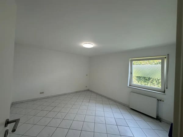 Immobilie in Walldorf - Walldorf, 2,5 ZKB, sehr helle Souterrain-Whg, Terrasse, 2 StPl, Lucas-Cranach 37 FREI, keine K-Prov - Bild 4