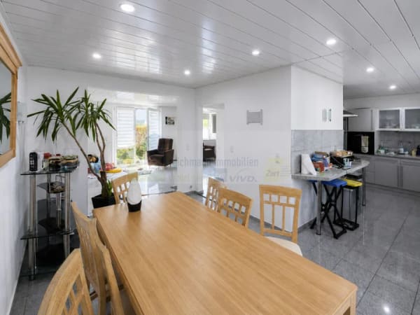 Immobilie in Deißlingen - Wohnen mit Platz für Kinder – gepflegte Doppelhaushälfte mit Terrasse und Garten, mit neuem Dach, Außendämmung und Photovoltaikanlage in Deißlingen. - Bild 3