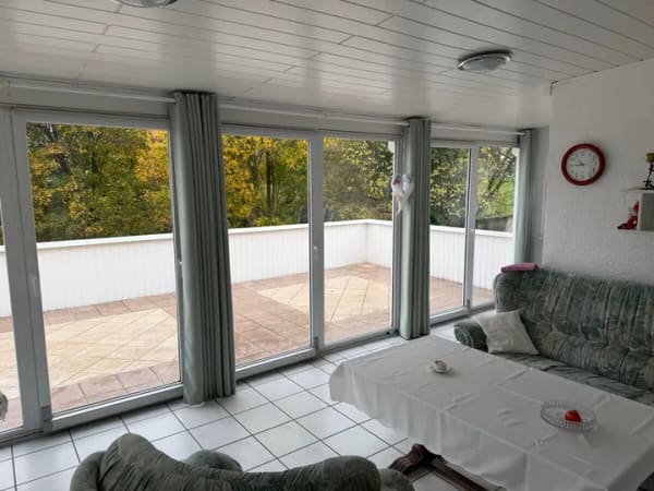 Immobilie in Staufenberg - !PROVISIONSFREI! Haus in Staufenberg-Sichelnstein: 313 m² Wohnfläche / 9–10 Zimmer ++ 3 Küchen, 2 Balkone, Wintergarten Fahrstuhl, Doppelgarage und Stellplätze ++ mögliche Monatsrate 1.154,- € - Bild 4