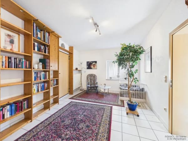 Immobilie in Scheinfeld - Viel Platz für Ihre Ideen – Charmantes Wohnhaus mit 10 Zimmern, Werkstatt, Garage und Garten - Bild 1
