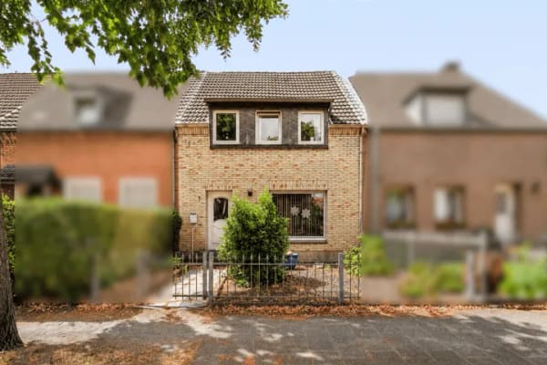 Immobilie in Emmerich am Rhein - Kleines Reihenmittelhaus mit großzügigem Wohnbereich und gemütlichem Außenbereich - Bild 1