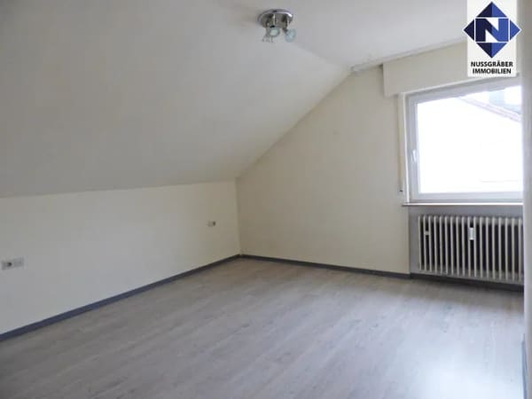 Immobilie in Hochdorf - Gemütliche 3,5-Zimmer-Wohnung im Dachgeschoss mit Hobbyraum und Stellplatz - Bild 1