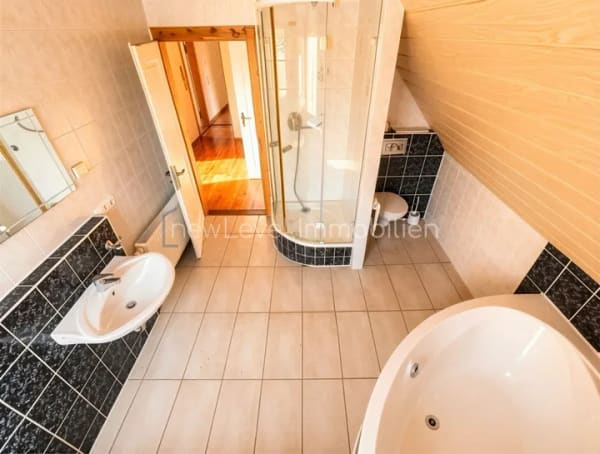 Immobilie in Laichingen - Mehrfamilienhaus | 4 Wohneinheiten | Großes Grundstück | Entwicklungspotenzial - Bild 1