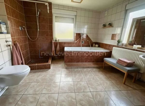 Immobilie in Laichingen - Mehrfamilienhaus | 4 Wohneinheiten | Großes Grundstück | Entwicklungspotenzial - Bild 2