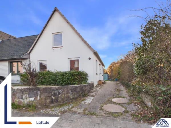 Immobilie in Laboe - Doppelhaushälfte zum Kauf in 24235 Laboe | Lütt Immobilien Kiel | Provisionsfrei für Kaufende - Bild 0