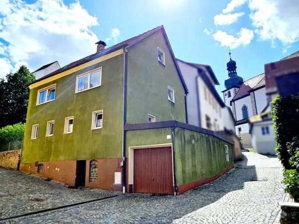 Immobilie in Neuhaus a.d.Pegnitz - Traditionelles Zweifamilienhaus in ruhiger Wohnlage von Neuhaus an der Pegnitz - Bild 0