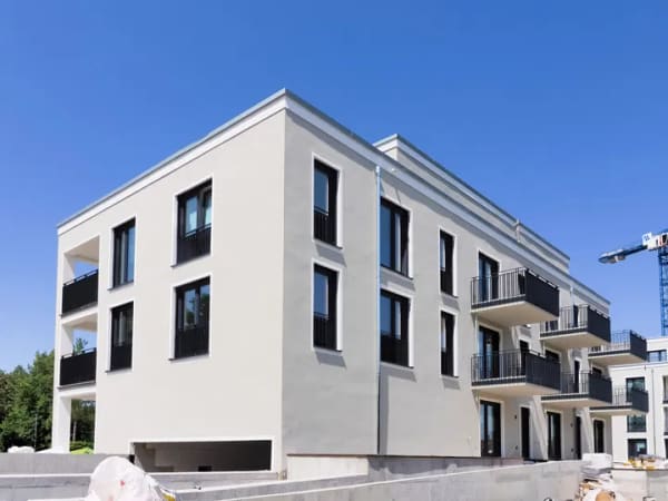 Immobilie in Treuenbrietzen - IMMOBERLIN.DE - Charaktervolles Ein-/Zweifamilienhaus mit Südwestterrasse, Innenhof und Garage - Bild 1