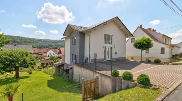 Immobilie in Treffurt - Zuhause ist, wo der Kamin knistert und der Garten ruft - Einfamilienhaus im idyllischen Falken - Bild 0
