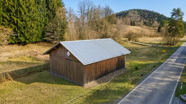 Immobilie in Saldenburg - Mehrgenerationenanwesen mit 11 Pferdeboxen, Offenstall und landwirtschaftl. Flächen in Saldenburg - Bild 3