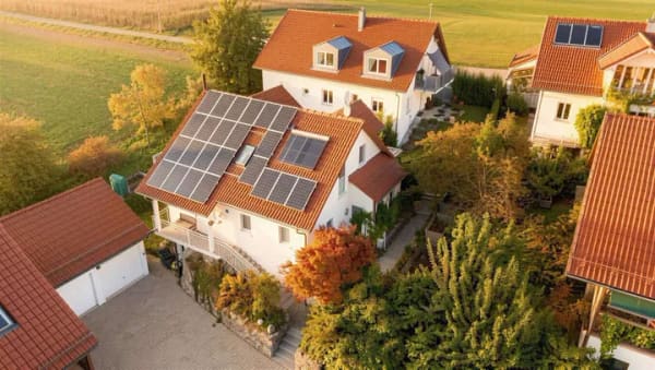 Immobilie in Isen - Einfamilienhaus in ruhiger Sackgassenlage, PV-Anlage, Doppelgarage und Wintergarten in Isen - Bild 3