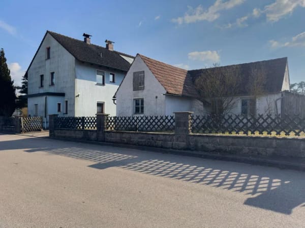 Immobilie in Pleinfeld - Großzügiges Zweifamilienhaus mit 2.700 m² Grundstück und Entwicklungsmöglichkeiten bei Pleinfeld - Bild 4