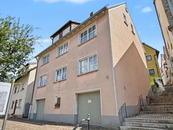Immobilie in Creußen - Ansprechendes, teilvermietetes 3-Familienhaus im Ensembleschutz im Stadtkern von Creußen - Bild 2
