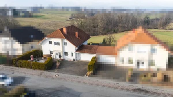 Immobilie in Horhausen (Westerwald) - Einfamilienhaus mit Einliegerwohnung, Doppelgarage und Garten. Willkommen in Horhausen! - Bild 3