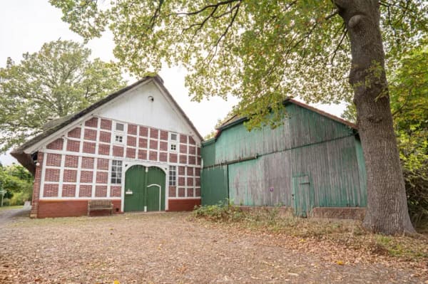 Immobilie in Kutenholz - Viel Platz und Möglichkeiten: Charmantes Ein- oder Zweifamilienhaus mit großer Scheune in Kutenholz - Bild 3