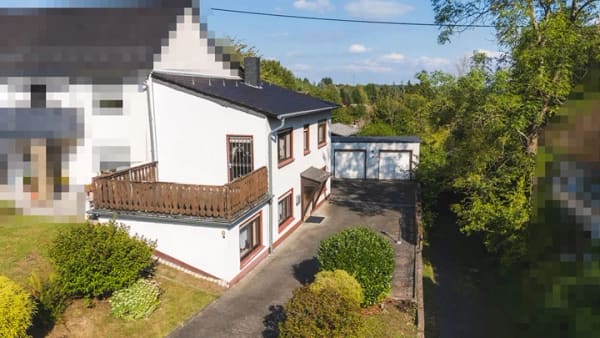 Immobilie in Windhagen - Kaufen statt mieten - Kleines Wohnhaus mit Doppelgarage und Gartenhaus - Ideal für Individualisten! - Bild 2