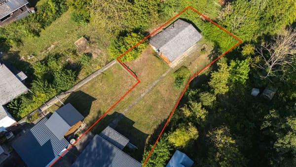 Immobilie in Windhagen - Kaufen statt mieten - Kleines Wohnhaus mit Doppelgarage und Gartenhaus - Ideal für Individualisten! - Bild 3