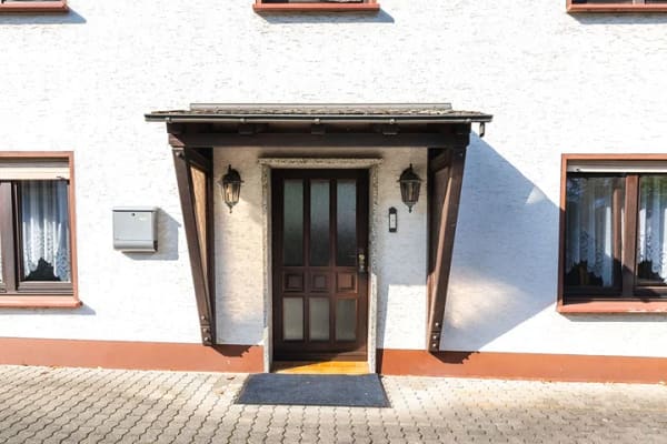 Immobilie in Windhagen - Kaufen statt mieten - Kleines Wohnhaus mit Doppelgarage und Gartenhaus - Ideal für Individualisten! - Bild 4