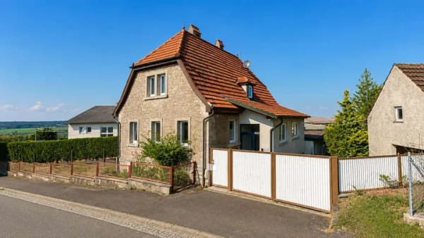Immobilie in Kleinrinderfeld - Charmantes Natursteinhaus mit großem Garten und viel Potenzial - Bild 0