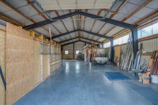 Immobilie in Ostenfeld (Husum) - Wohnen, Gewerbe & Rendite! Vielseitig nutzbares Immobilienensemble mit Halle & Garagen in Ostenfeld! - Bild 2