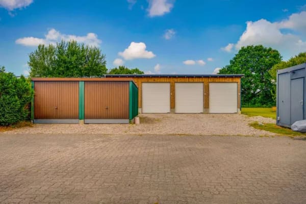Immobilie in Ostenfeld (Husum) - Wohnen, Gewerbe & Rendite! Vielseitig nutzbares Immobilienensemble mit Halle & Garagen in Ostenfeld! - Bild 3