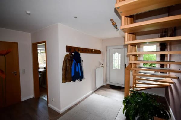 Immobilie in Norddeich - Niedrigenergie-Traum nahe der Nordsee: Großzügiges Vario-Self-Haus mit 900m² Grundstück, Kamin und 2 Terrassen! - Bild 1
