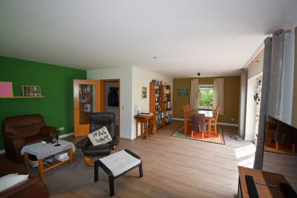 Immobilie in Norddeich - Niedrigenergie-Traum nahe der Nordsee: Großzügiges Vario-Self-Haus mit 900m² Grundstück, Kamin und 2 Terrassen! - Bild 2