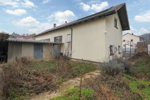 Immobilie in Königsbach-Stein - Viel Platz für Familie und Ideen – Doppelhaushälfte mit Wintergarten und Nebengebäude! - Bild 2