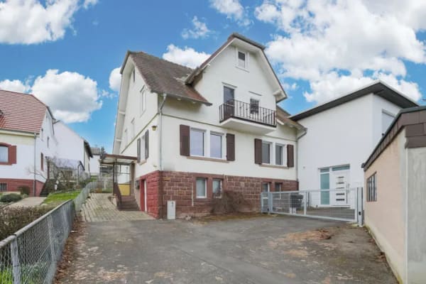 Immobilie in Birkenfeld - Liebevoll renoviertes 2-Familienhaus im Herzen von Birkenfeld - ruhig und zentral! - Bild 1