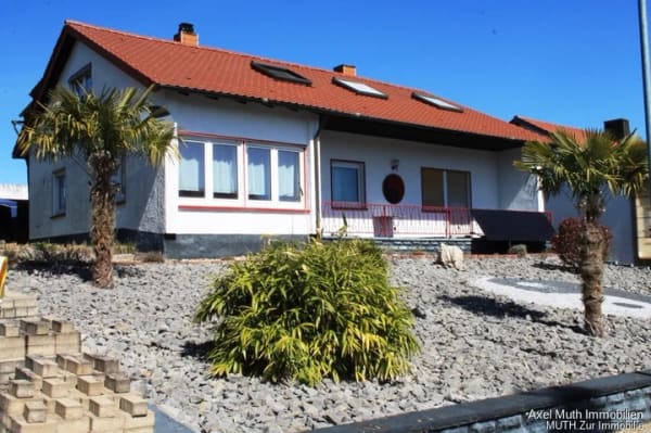 Immobilie in Gemmingen - OpenHouse 21.07 von16:00h-16:45h
Kommen Sie einfach vorbei!
Hier ist Platz für die Rasselbande - wo Kinderlachen Zuhause ist! - Bild 3