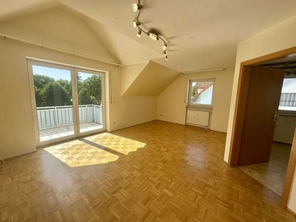 Immobilie in Krumbach (Schwaben) - Sofort verfügbar: 2,5-Zimmerwohnung in ruhiger, zentraler Lage mit Grünblick - Bild 0