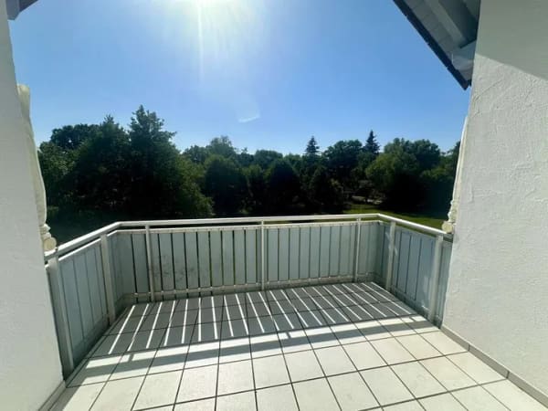Immobilie in Krumbach (Schwaben) - Sofort verfügbar: 2,5-Zimmerwohnung in ruhiger, zentraler Lage mit Grünblick - Bild 3