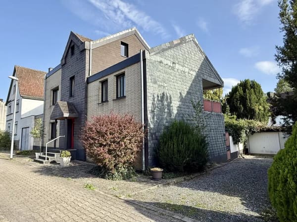 Immobilie in Fröndenberg/Ruhr - Fröndenberg-Mitte: Großzügiges Wohnhaus mit Doppelgarage – ideal zur individuellen Gestaltung! - Bild 0