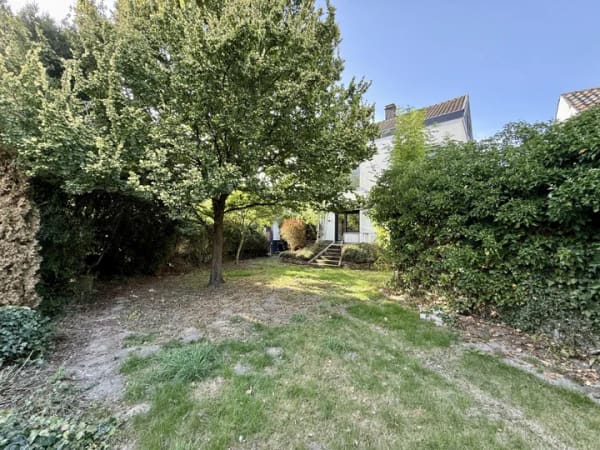 Immobilie in Fröndenberg/Ruhr - Fröndenberg-Mitte: Großzügiges Wohnhaus mit Doppelgarage – ideal zur individuellen Gestaltung! - Bild 4