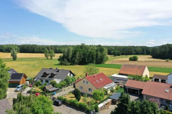 Immobilie in Pyrbaum - Ländliches Einfamilienhaus: Ruhe und Privatsphäre garantiert -
Teilrenoviert und in ruhiger Sackgasse - Bild 0