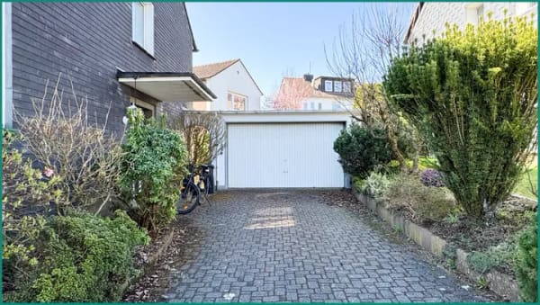 Immobilie in Radevormwald - GENERATIONENHAUS MIT VIEL PLATZ IN SCHÖNER WOHNLAGE NÄHE STADTZENTRUM VON RADEVORMWALD, PROVISIONSFREI - Bild 2