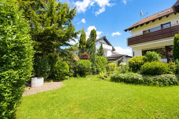 Immobilie in Reute - Gepflegtes Reihenendhaus in kleiner WEG-Anlage mit ansprechendem Garten, Terrasse, Balkon, Dachstudio und sep. ELW in Reute bei Freiburg-Emmendingen - Bild 3