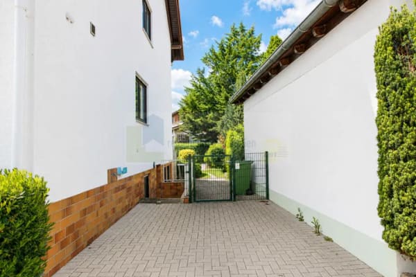 Immobilie in Reute - Gepflegtes Reihenendhaus in kleiner WEG-Anlage mit ansprechendem Garten, Terrasse, Balkon, Dachstudio und sep. ELW in Reute bei Freiburg-Emmendingen - Bild 4